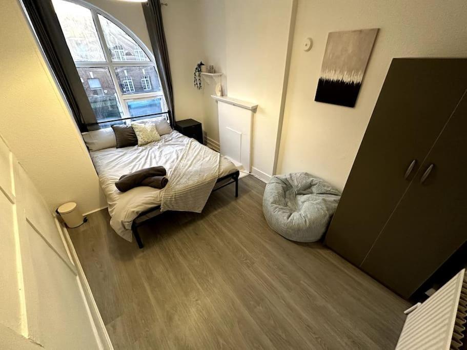 Incredible 2 Bedroom On Tower Bridge London Exterior photo