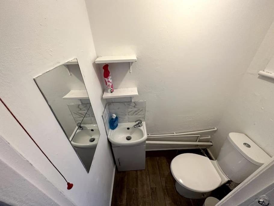 Incredible 2 Bedroom On Tower Bridge London Exterior photo