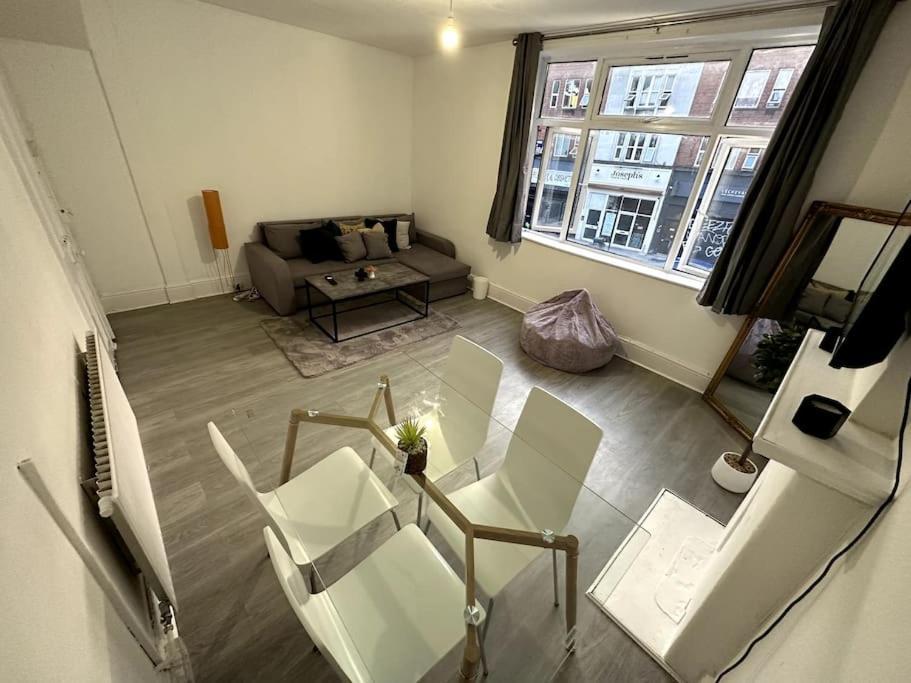 Incredible 2 Bedroom On Tower Bridge London Exterior photo